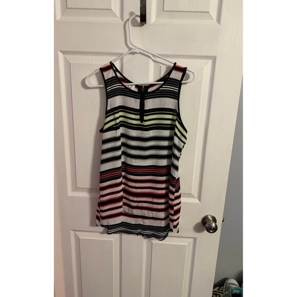 Studio Y Tank Top. Size M - Picture 3 of 6